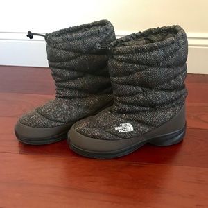New ⭐️ North Face Women’s Down Boots - Size 6